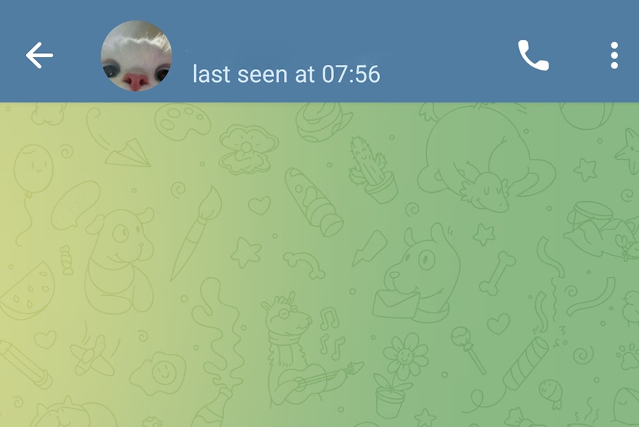 Чат у Telegram з аватаром кота, що визирає, та зеленим фоном з малюнками.