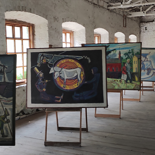 Картини Леонтія Костура на виставці в арт-просторі «Шаргород Рафінад», вид зали з експозицією
